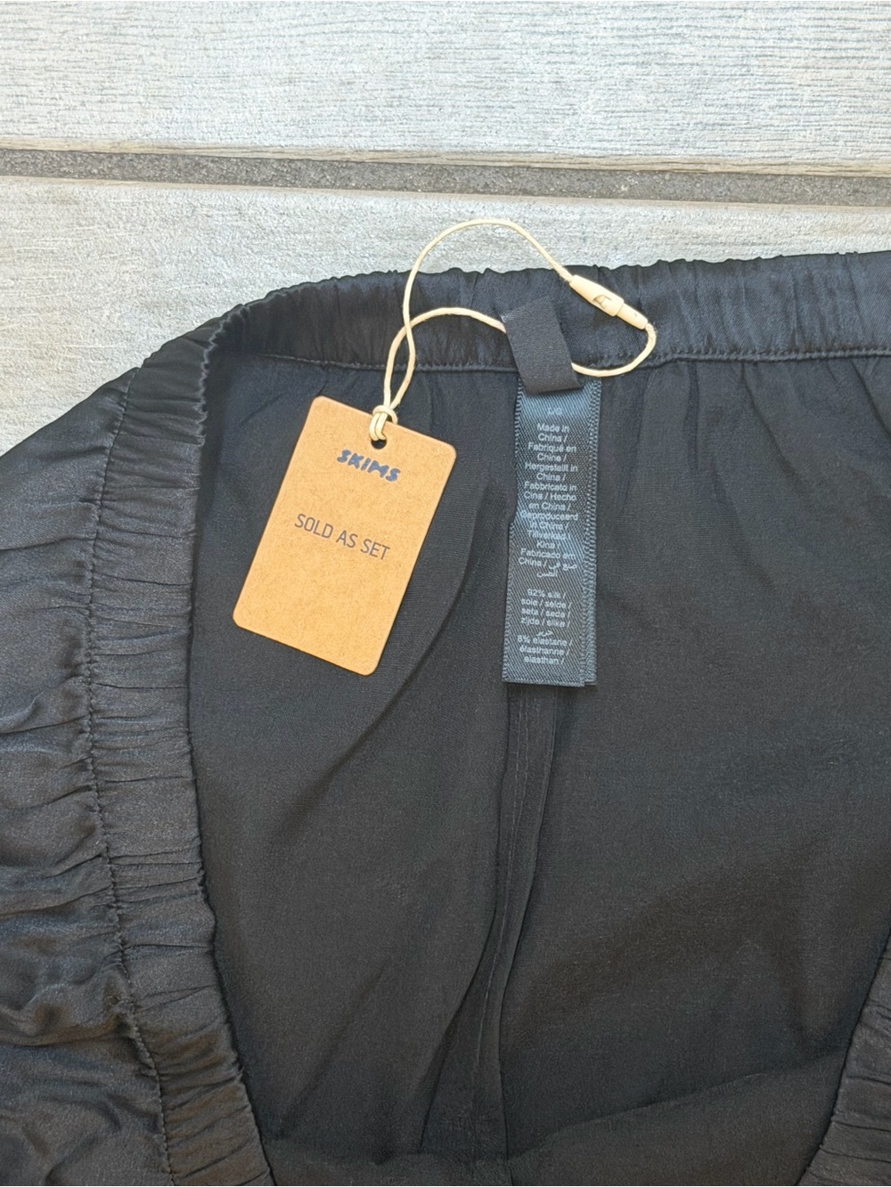 SKIMS Silk Feather Trim Pajama Set Onyx Black Mismatch Size XS/L - Picture 5 of 6